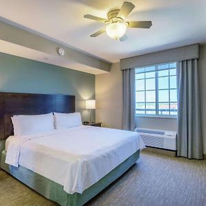 Two-Bedroom Suite Non-Smoking 1 King 1 Queen